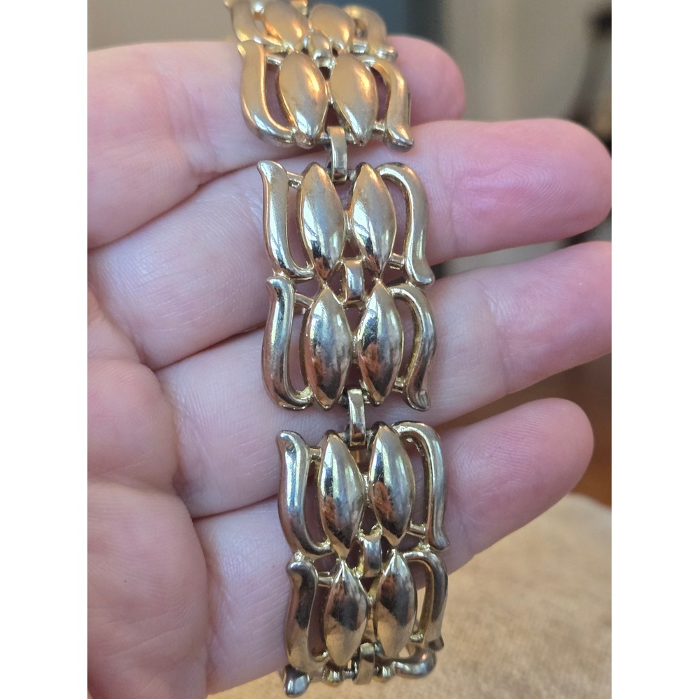 Monet Goldtone Bracelet Safety Chain Vintage 7in